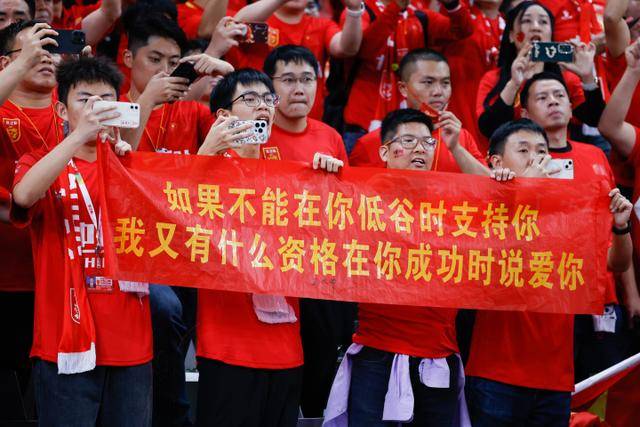德国极右翼政党胜利引发政坛震动，传统政党危机加剧